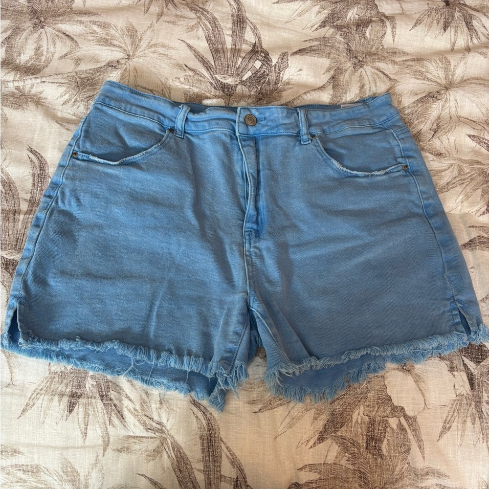 Zenana Outfitters Light Blue Frayed Jean Shorts